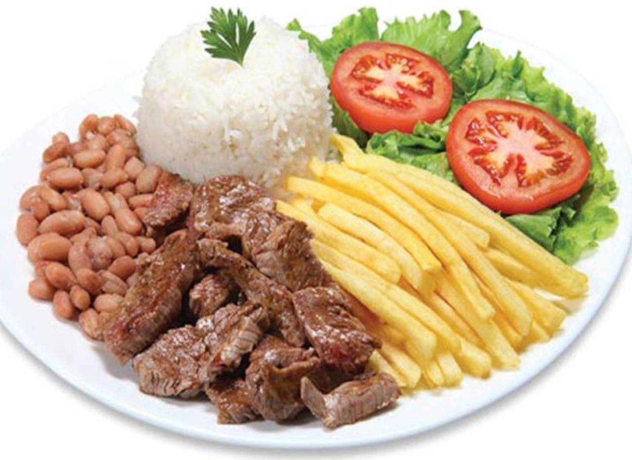 Prato Feito raiz, arroz, feijão, carne e batata frita. Prato humilde.
